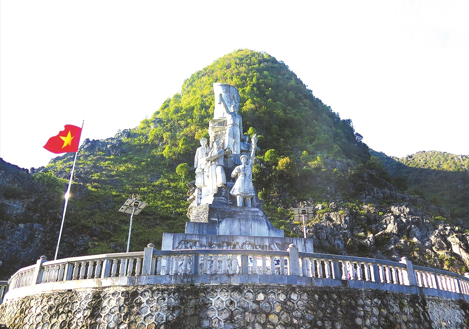 Tượng Đài Thanh Niên Xung Phong Hà Giang