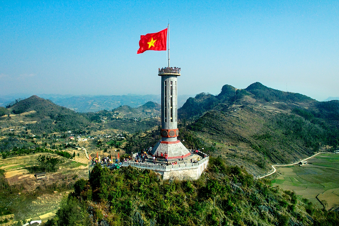 cot-co-lung-cu-nhin-tu-cao