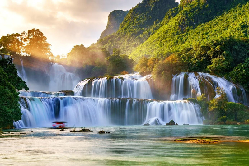 hac-ban-gioc-noi-canh-dep-tua-tranh-ve