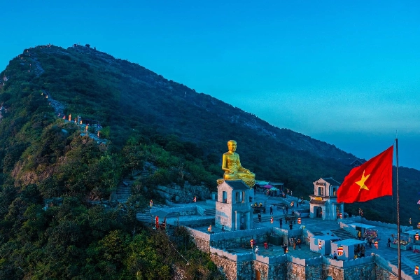 Tour Yên Tử 2026: Hành Hương Về Đất Phật Linh Thiêng