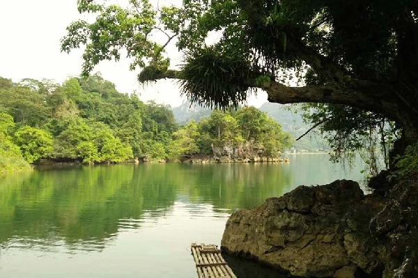 Hồ Ba Bể - “Viên ngọc xanh” giữa lòng núi rừng Đông Bắc