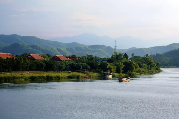 Khám phá Sông Hương - Vẻ đẹp thơ mộng của xứ kinh kỳ