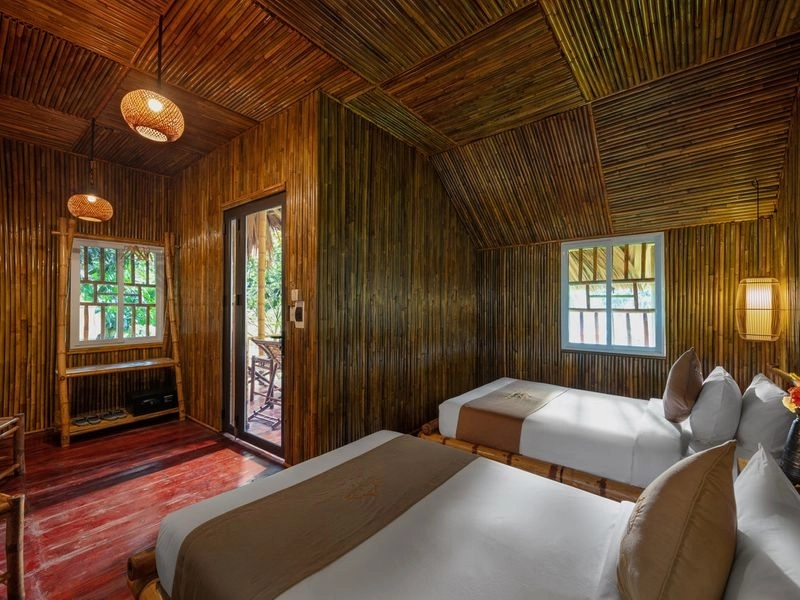 Bungalow lake view twin