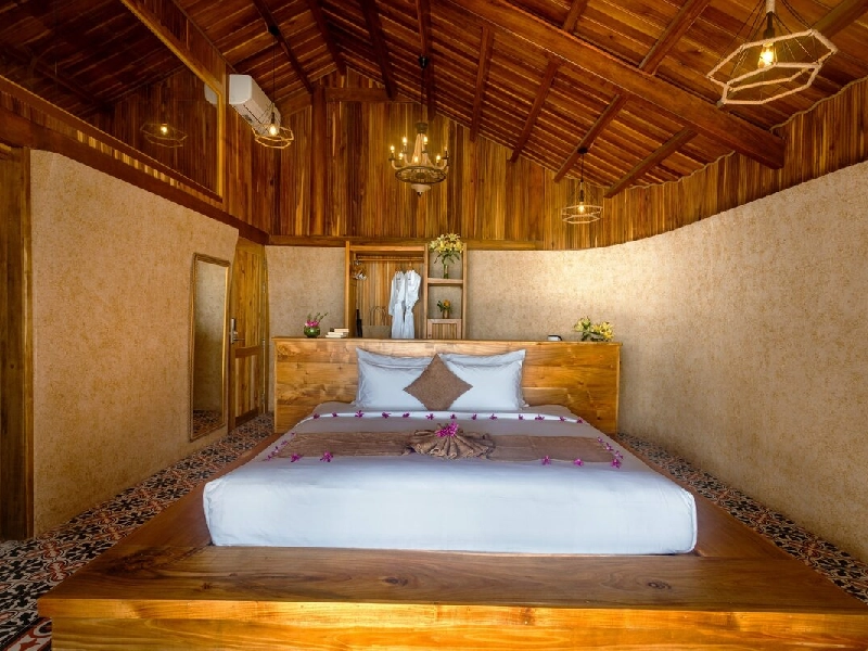 01-BR Villa Beach Front with Pool