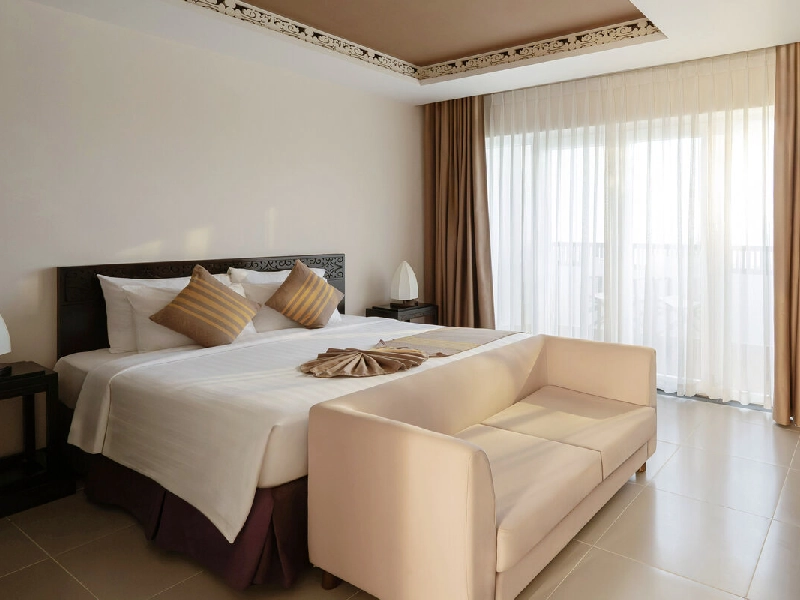 Family Suite 1 restroom