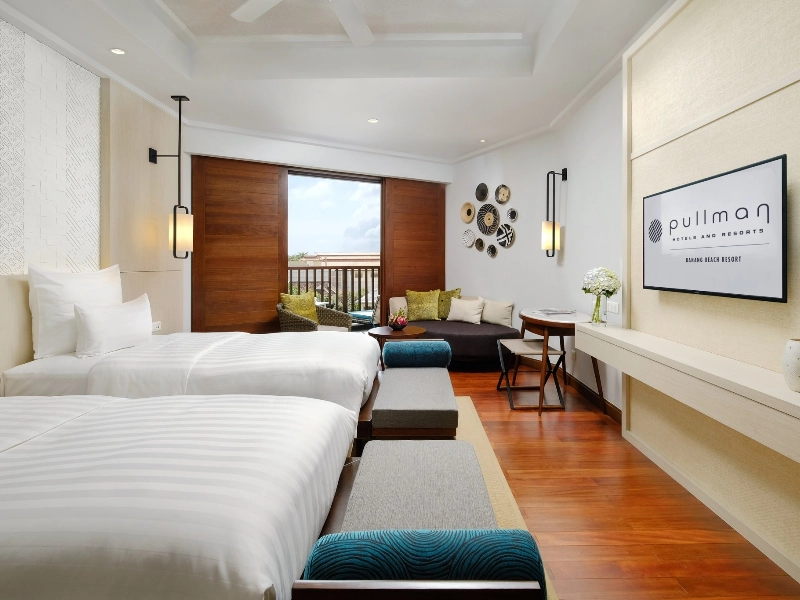 Deluxe Partial Ocean View