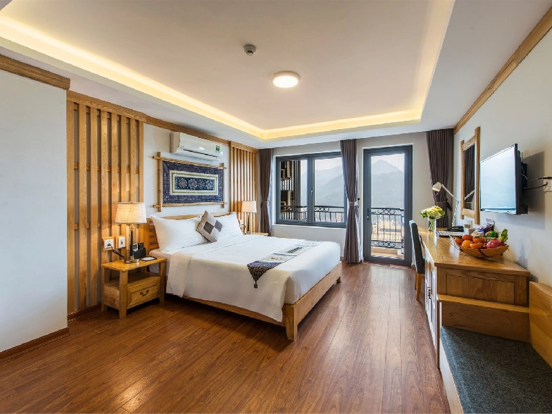 Deluxe mountain view/city view