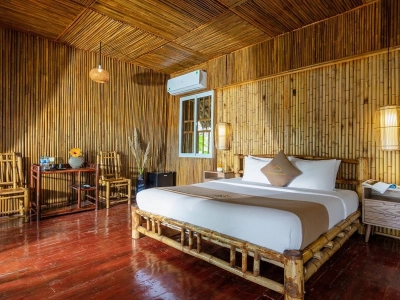 Bungalow lake view double