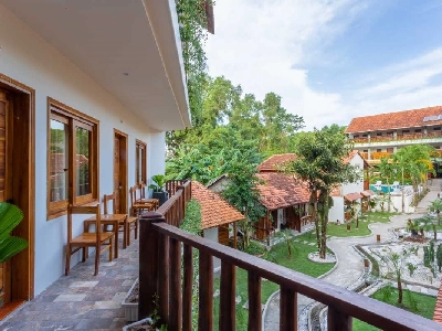 Bungalow Garden View