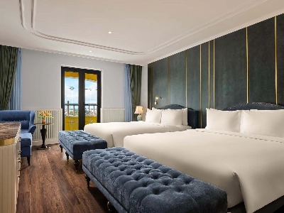 Premier Junior Suite Town View