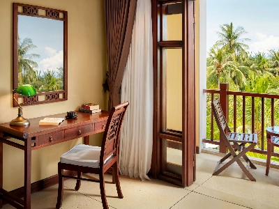 Deluxe Balcony Queen