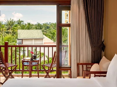 Deluxe Balcony Queen