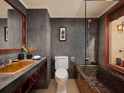 Deluxe Balcony Queen