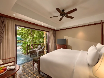 Veranda Suite Pool view