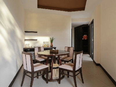 Family Suite 2 restrooms