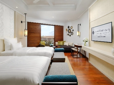 Deluxe Partial Ocean View