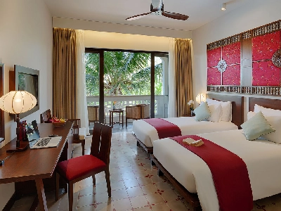 Grand Deluxe Twin River & Town View