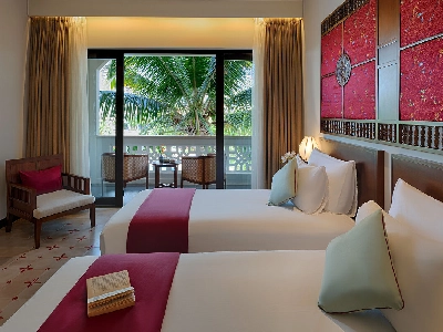 Grand Deluxe Twin River & Town View