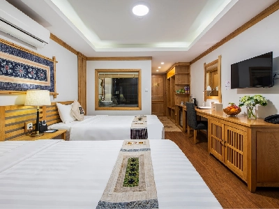 Deluxe mountain view/city view