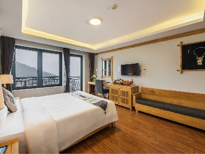 Deluxe mountain view/city view