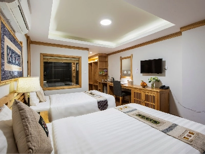 Superior garden/city view