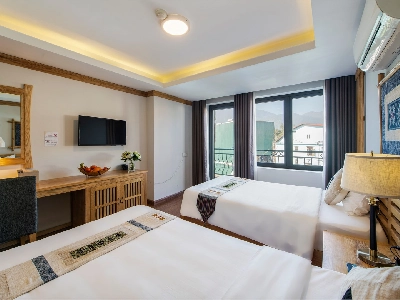 Superior garden/city view