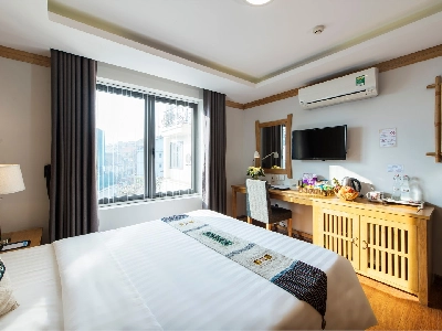 Superior garden/city view