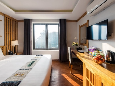 Superior garden/city view