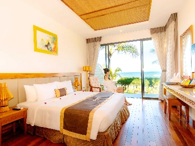 04-Bed Room Beach Front Bungalow