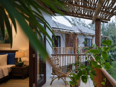 4 Bedrooms Garden View Bungalow