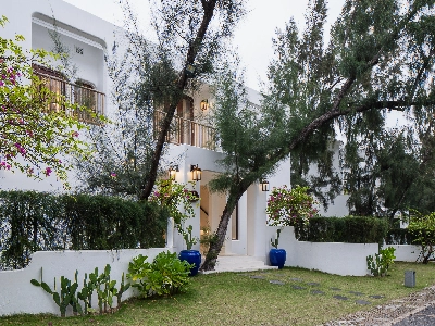 4 Bedrooms Garden View Bungalow