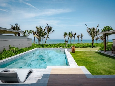 Four-bedroom Beachfront Pool Villa - Ocean Club Access