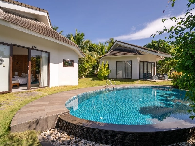 Luxury Villa Poolside