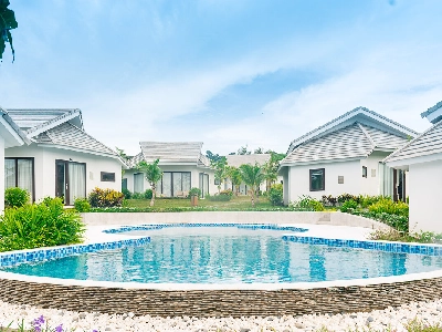 Luxury Villa Poolside