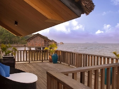 Biệt thự 02 phòng ngủ trên mặt nước có hồ bơi riêng (2BR Water Pool Villa)