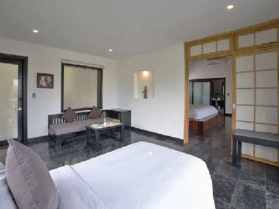 Biệt thự trên đồi (Hillside Villa)