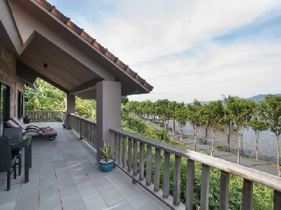 Biệt thự trên đồi (Hillside Villa)