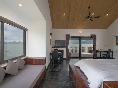 Biệt thự trên mặt nước (Water Villa)