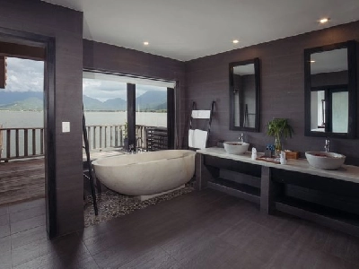 Biệt thự trên mặt nước (Water Villa)
