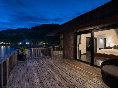 Biệt thự trên mặt nước (Water Villa)