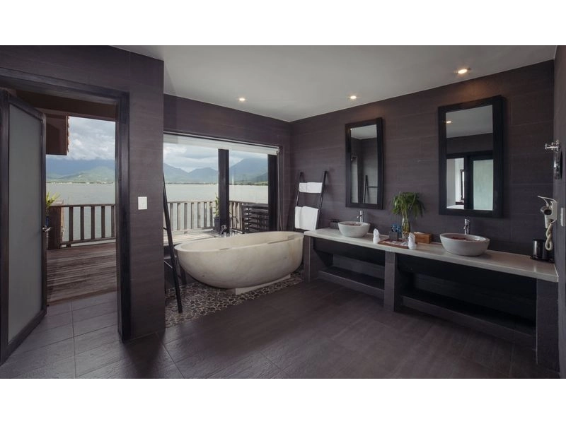 Biệt thự trên mặt nước (Water Villa)