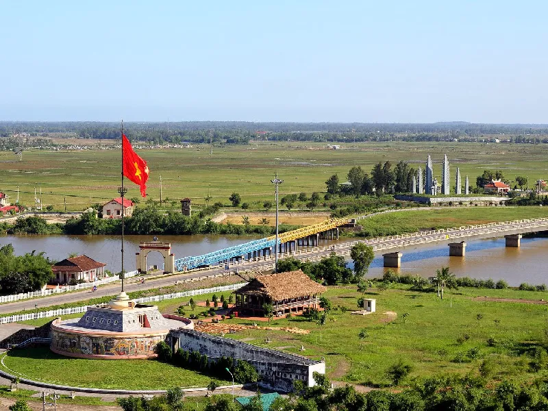 Tour Quảng Bình - Quảng Trị - Sông Bến Hải - Cầu Hiền Lương - Địa Đạo Vịnh Mốc