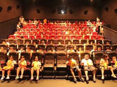 Tour học sinh đi xem phim (Tiểu học)