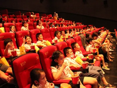 Tour học sinh đi xem phim (Tiểu học)