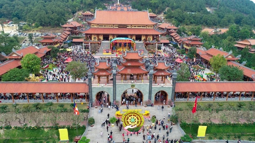 Chùa Ba Vàng: Nơi kết nối tâm linh và nghệ thuật